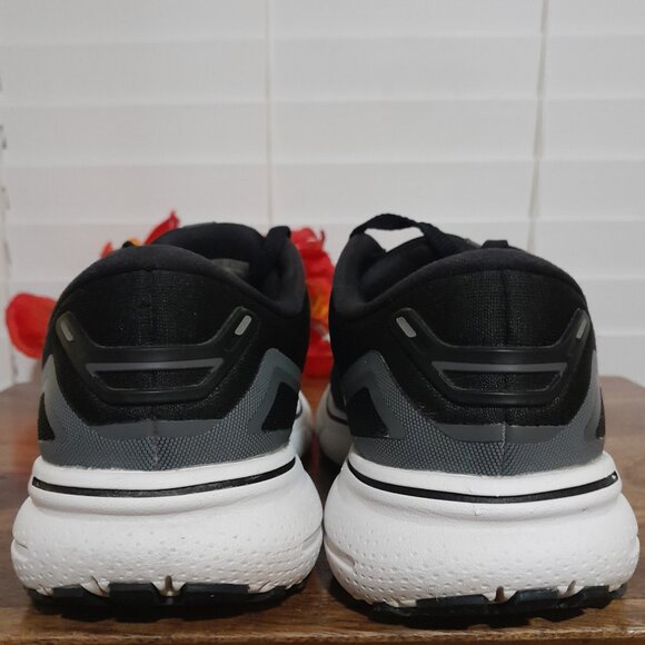 Women's Black White Brooks Ghost 15 Athletic Shoes size 7 - Picture 4 of 9